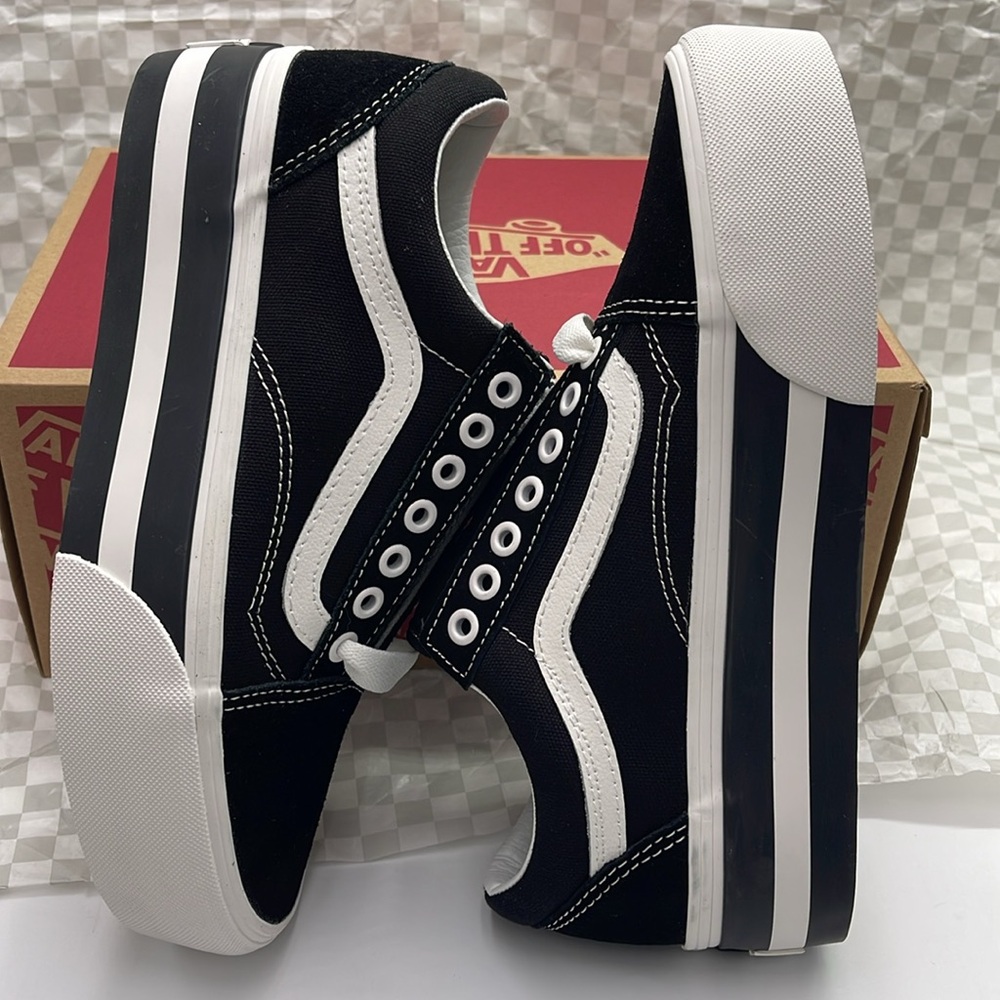 Vans Men’s Platform Sneakers Old Skool Stackform
Smarten Up Black/Wt
VN0009PZBZW - Picture 13 of 16